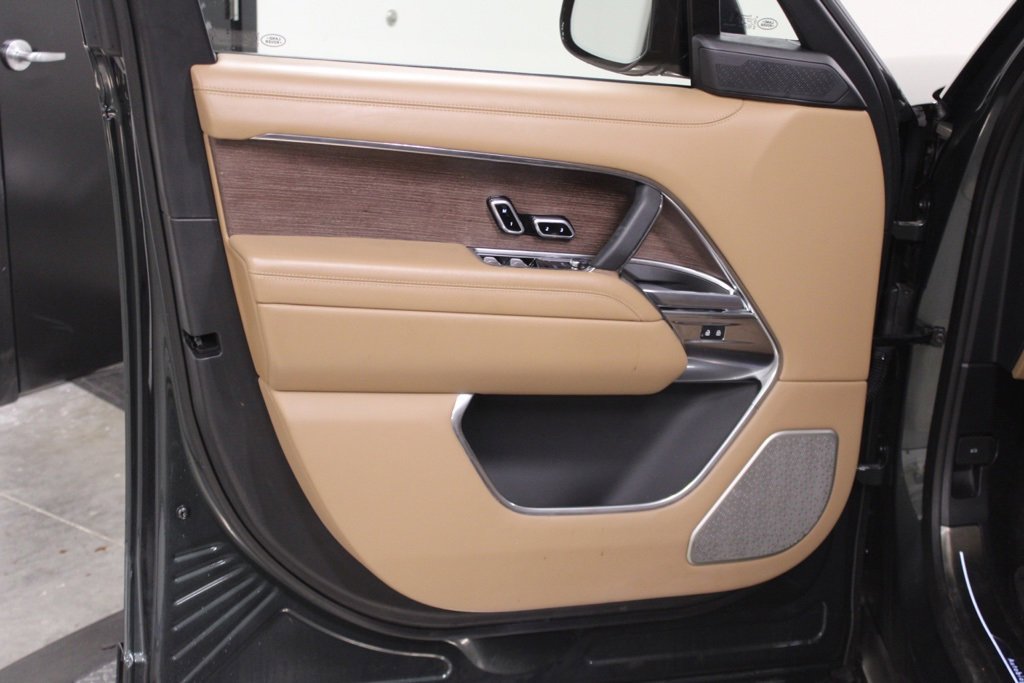 Used 2024 Land Rover Range Rover Long Wheelbase Autobiography image 18