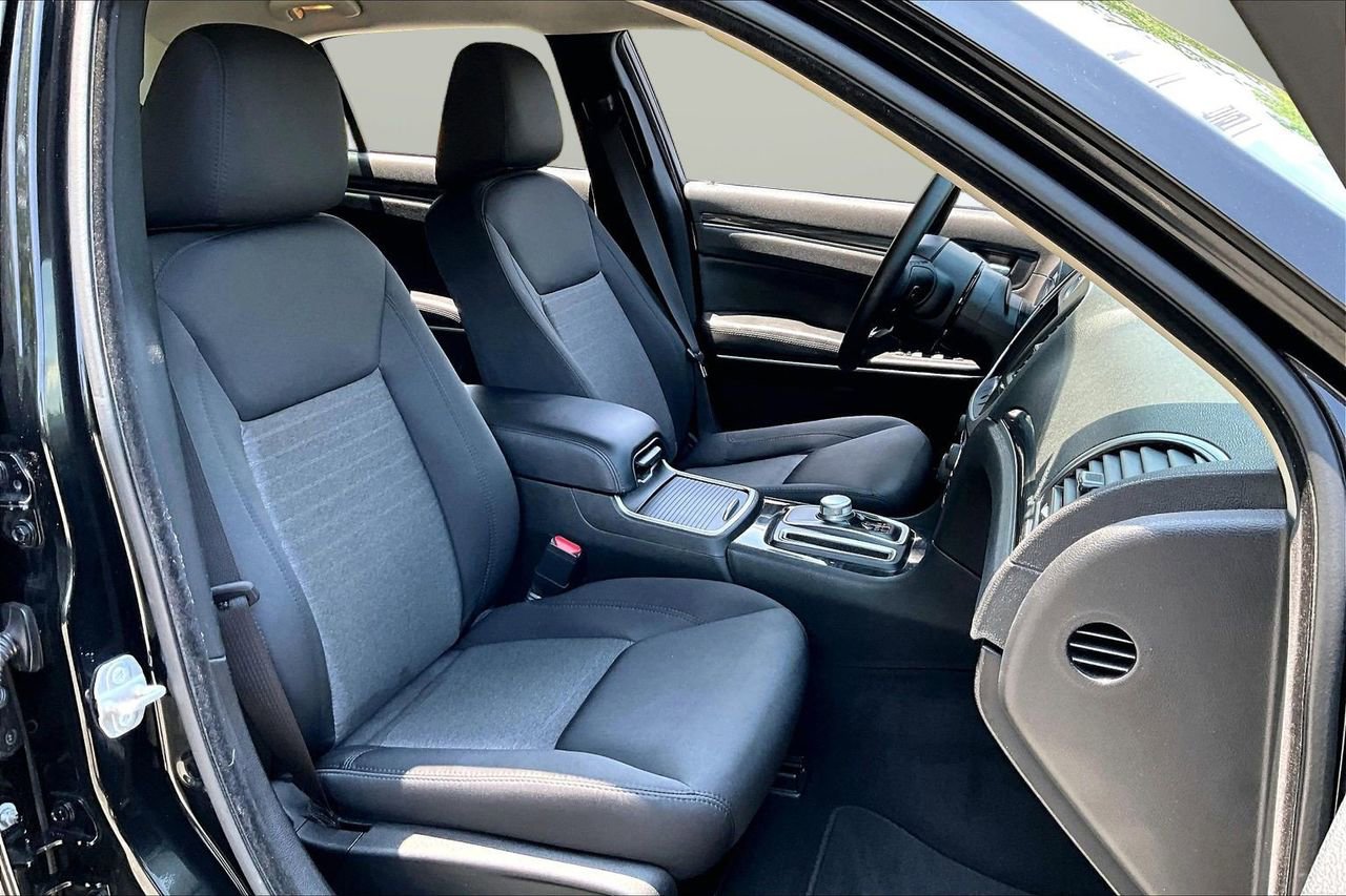 Used 2022 Chrysler 300 Touring w/ Sport Appearance Package RWD image 22