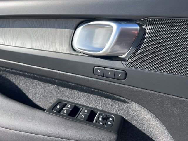 New 2025 Volvo XC40 B5 Core w/ Protection Package Premier image 23