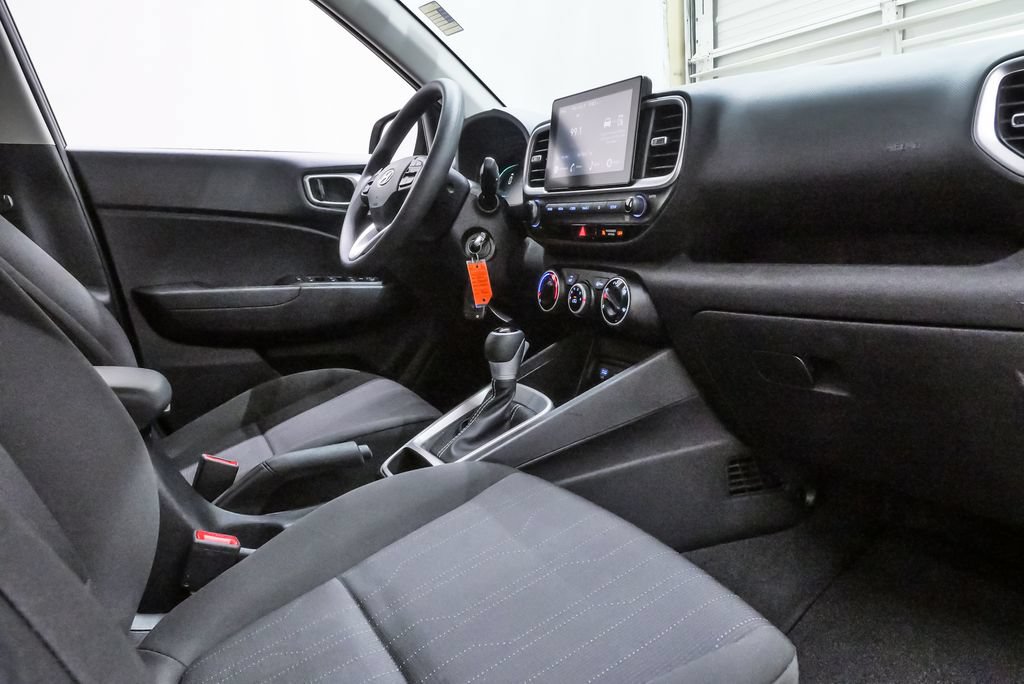 Certified 2024 Hyundai Venue SE FWD image 12
