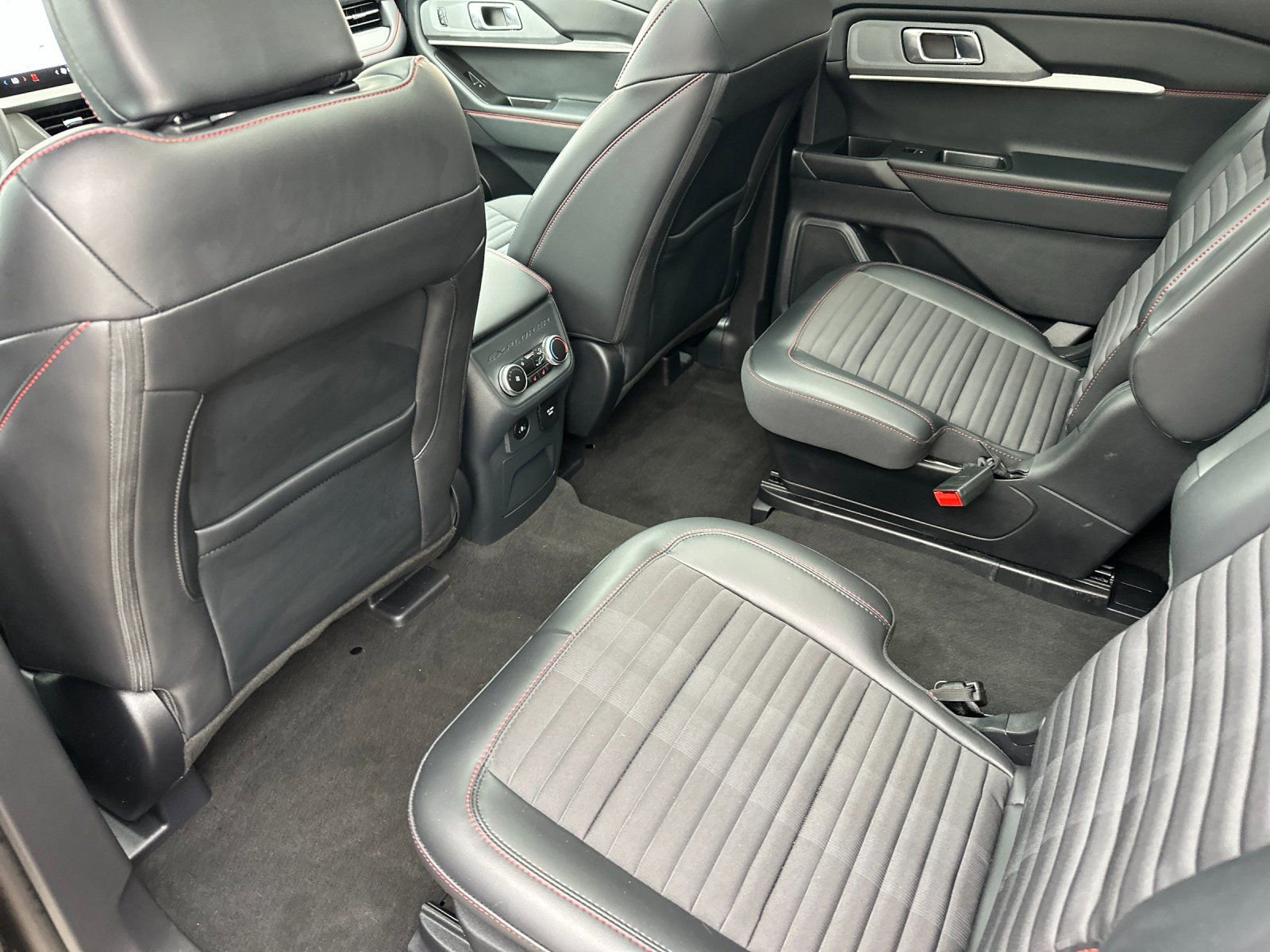 Used 2025 Ford Explorer ST-Line w/ Premium Package AWD/4WD image 14