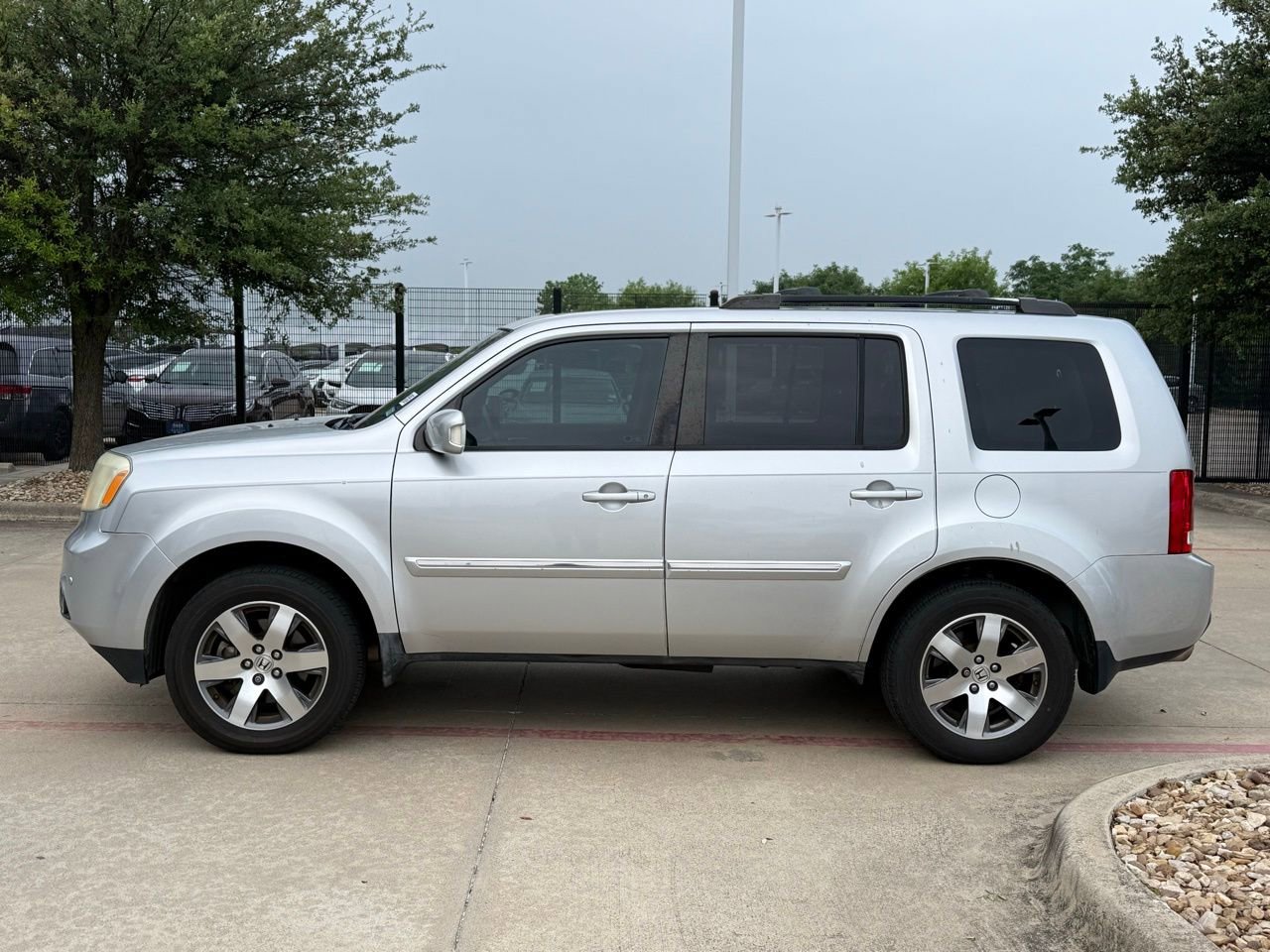 Used 2013 Honda Pilot Touring image 2