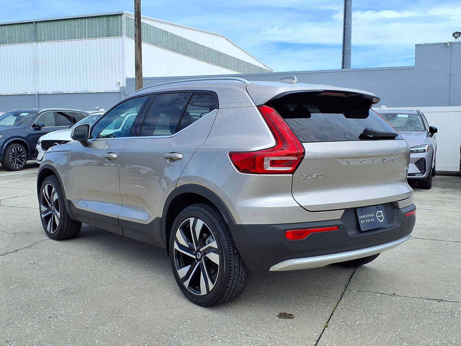 Certified 2023 Volvo XC40 B5 Plus w/ Protection Package Premier AWD/4WD image 5