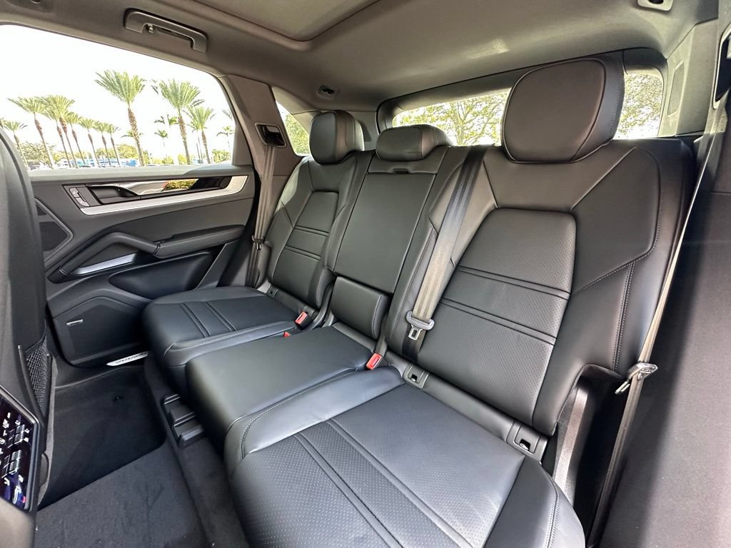 Certified 2026 Porsche Cayenne AWD/4WD image 35