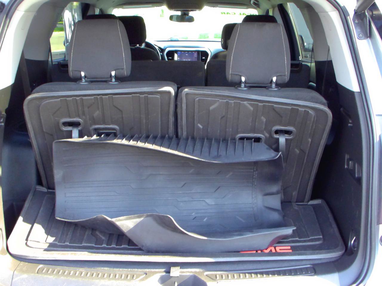 Used 2020 GMC Acadia SLE w/ Driver Convenience Package FWD image 27