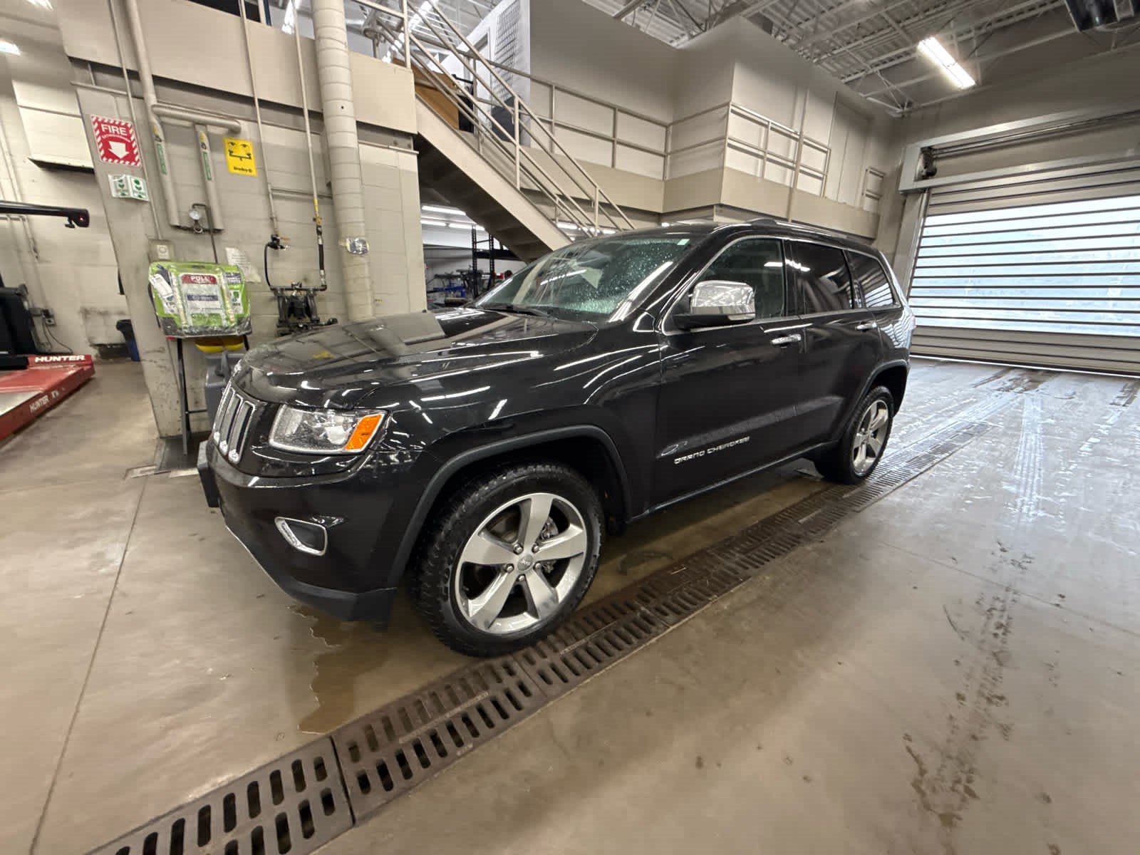 Used 2015 Jeep Grand Cherokee Limited w/ Trailer Tow Group IV AWD/4WD image 2
