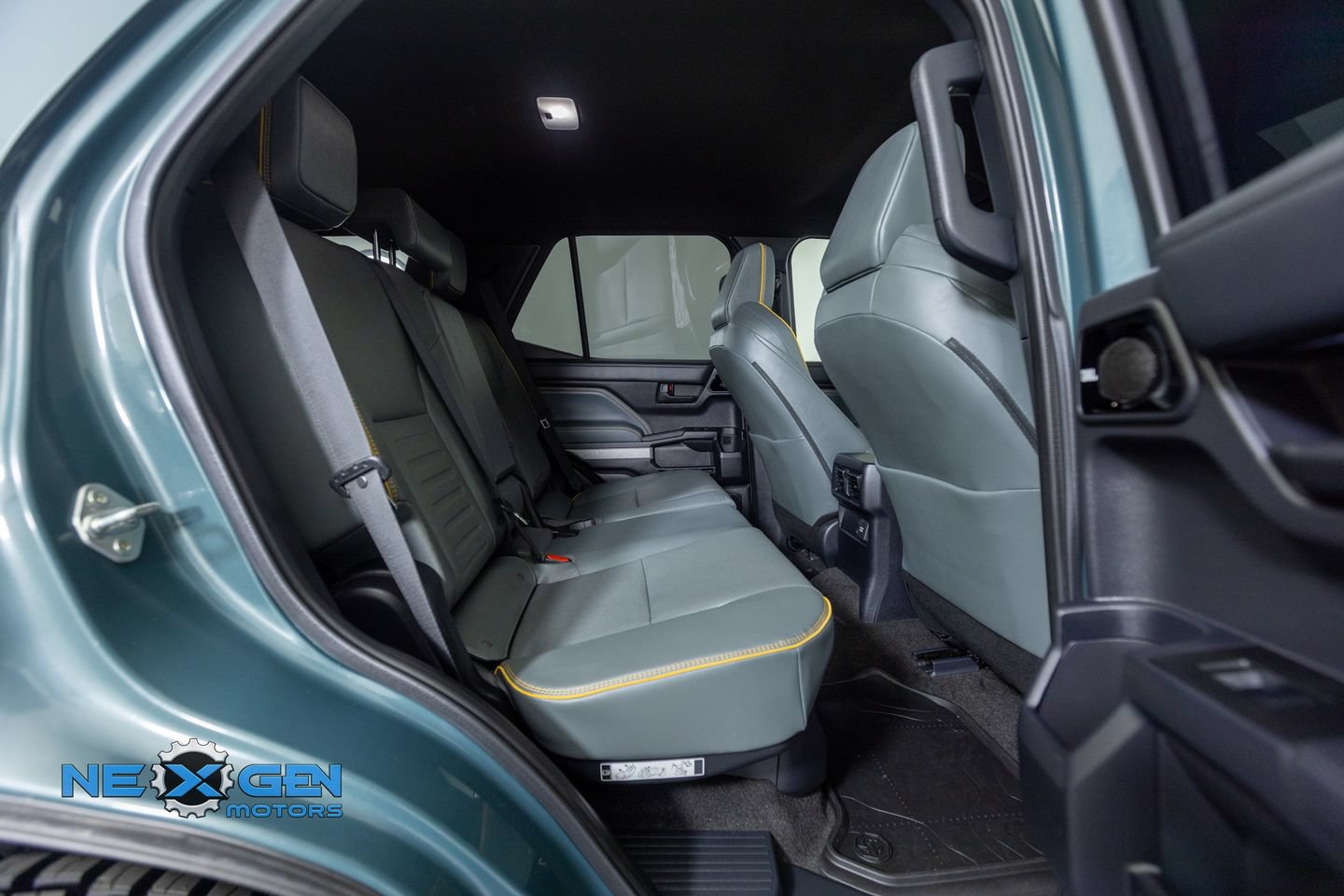 Used 2025 Toyota 4Runner Trailhunter AWD/4WD image 32