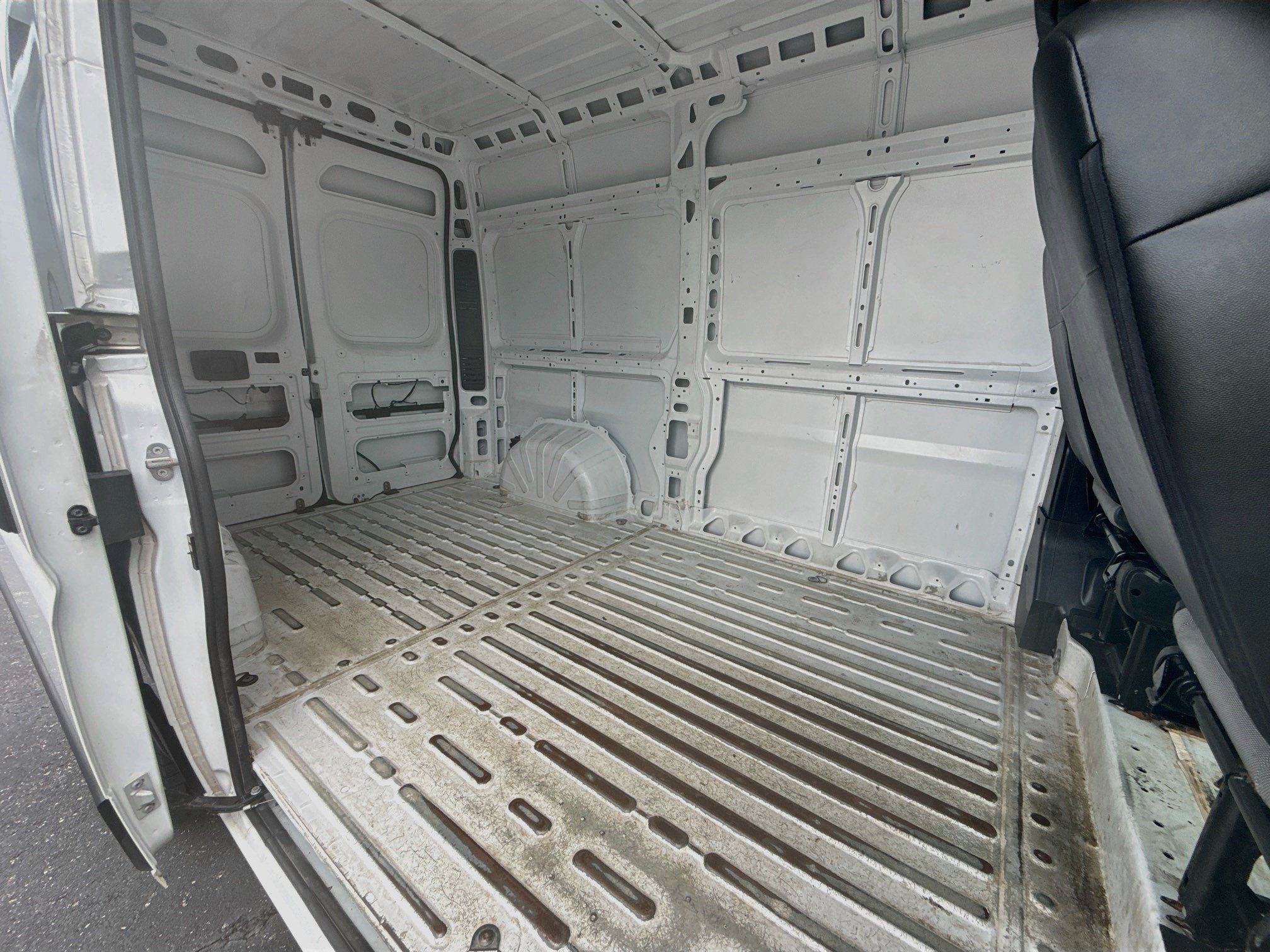 Used 2025 RAM ProMaster 2500 w/ Convenience Group FWD image 25