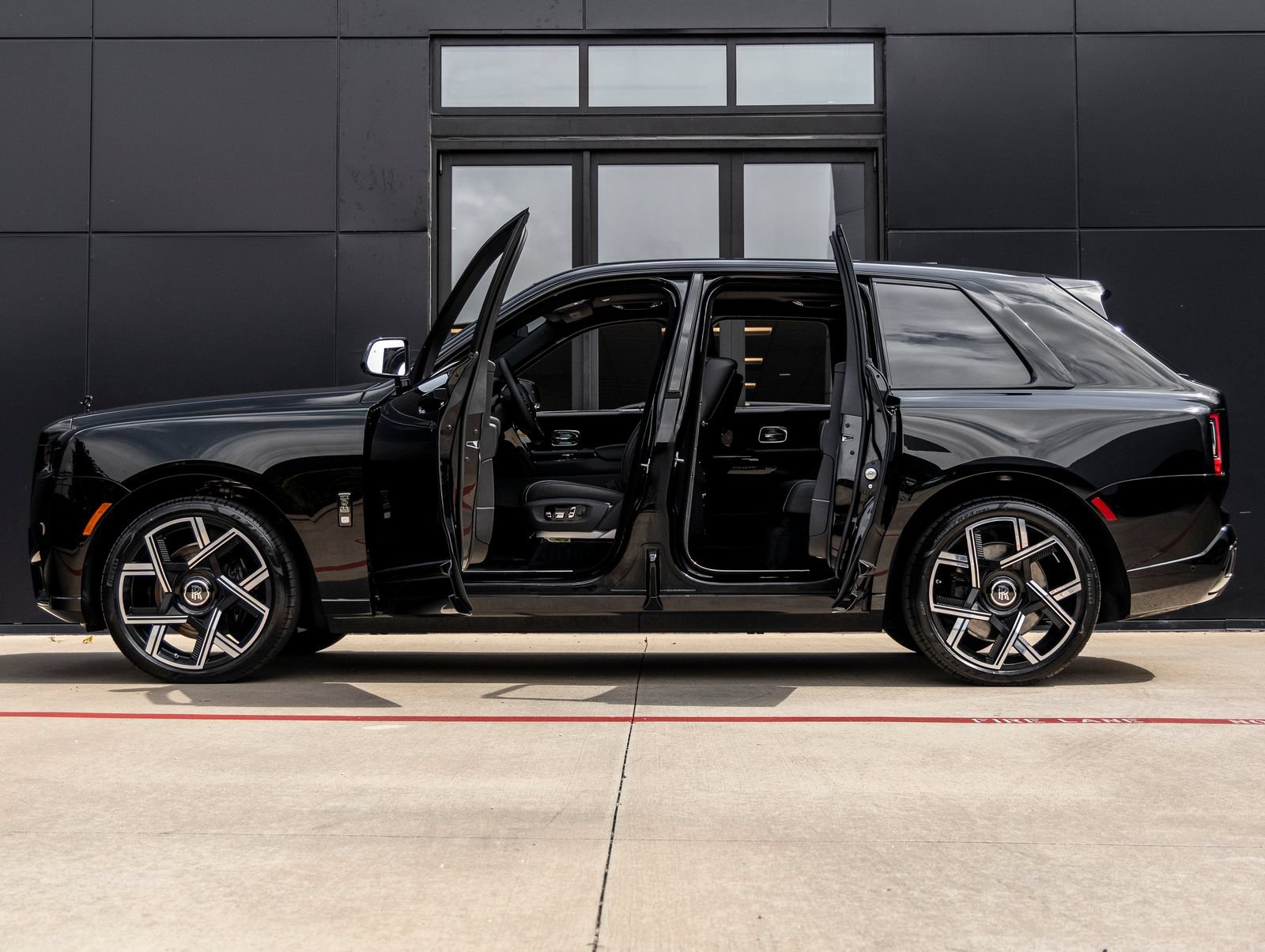 New 2027 Rolls-Royce Cullinan Black Badge AWD/4WD image 11