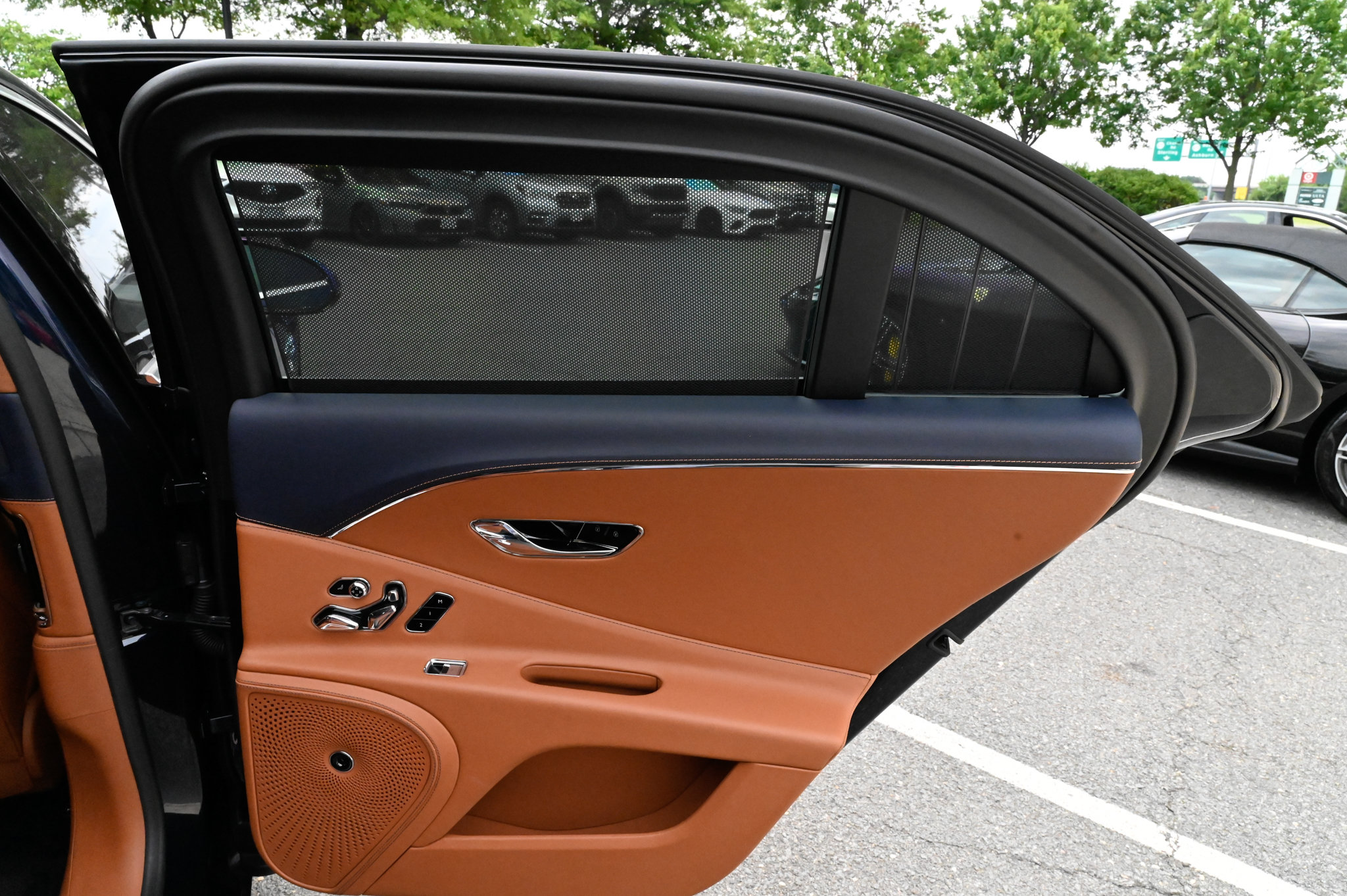 Used 2022 Bentley Flying Spur V8 AWD/4WD image 55