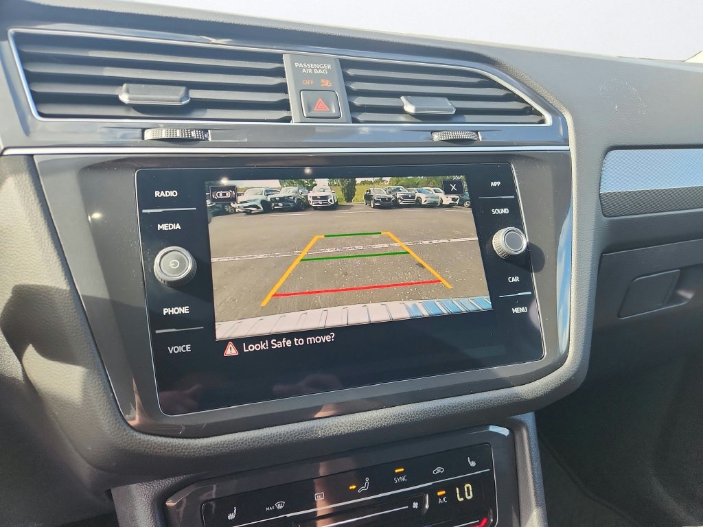 Certified 2024 Volkswagen Tiguan SE AWD/4WD image 16