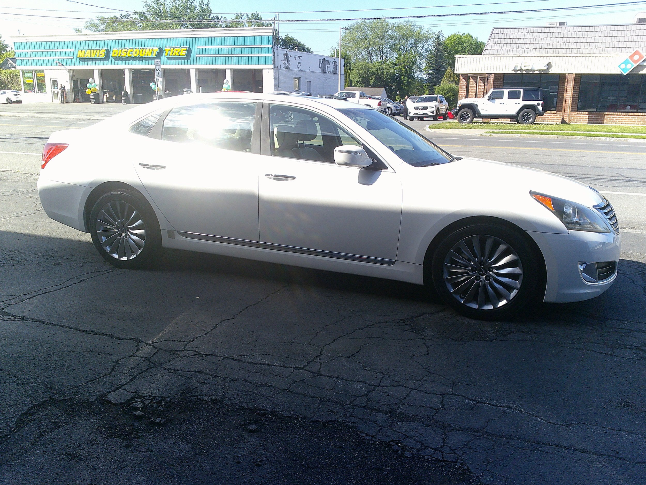 Used 2014 Hyundai Equus Signature RWD image 7