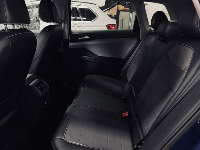 Used 2023 Volkswagen Taos SE w/ Panoramic Sunroof Package image 19