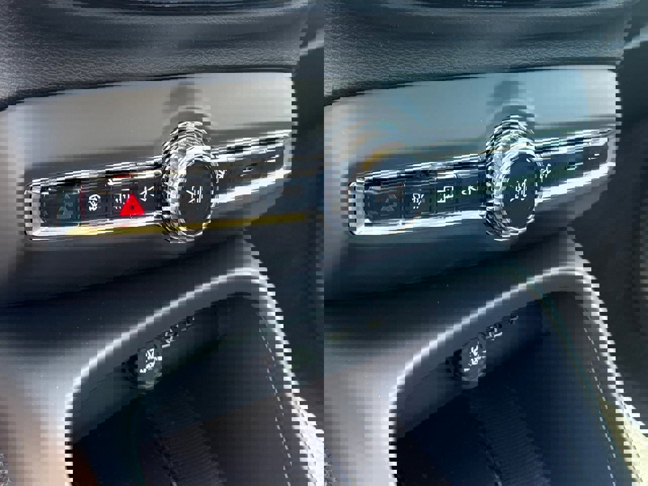 New 2026 Volvo XC40 B4 Plus w/ Protection Package Premier image 14