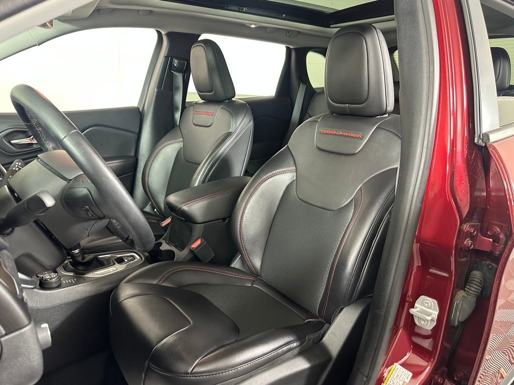 Used 2020 Jeep Cherokee Trailhawk w/ Comfort/Convenience Group AWD/4WD image 16