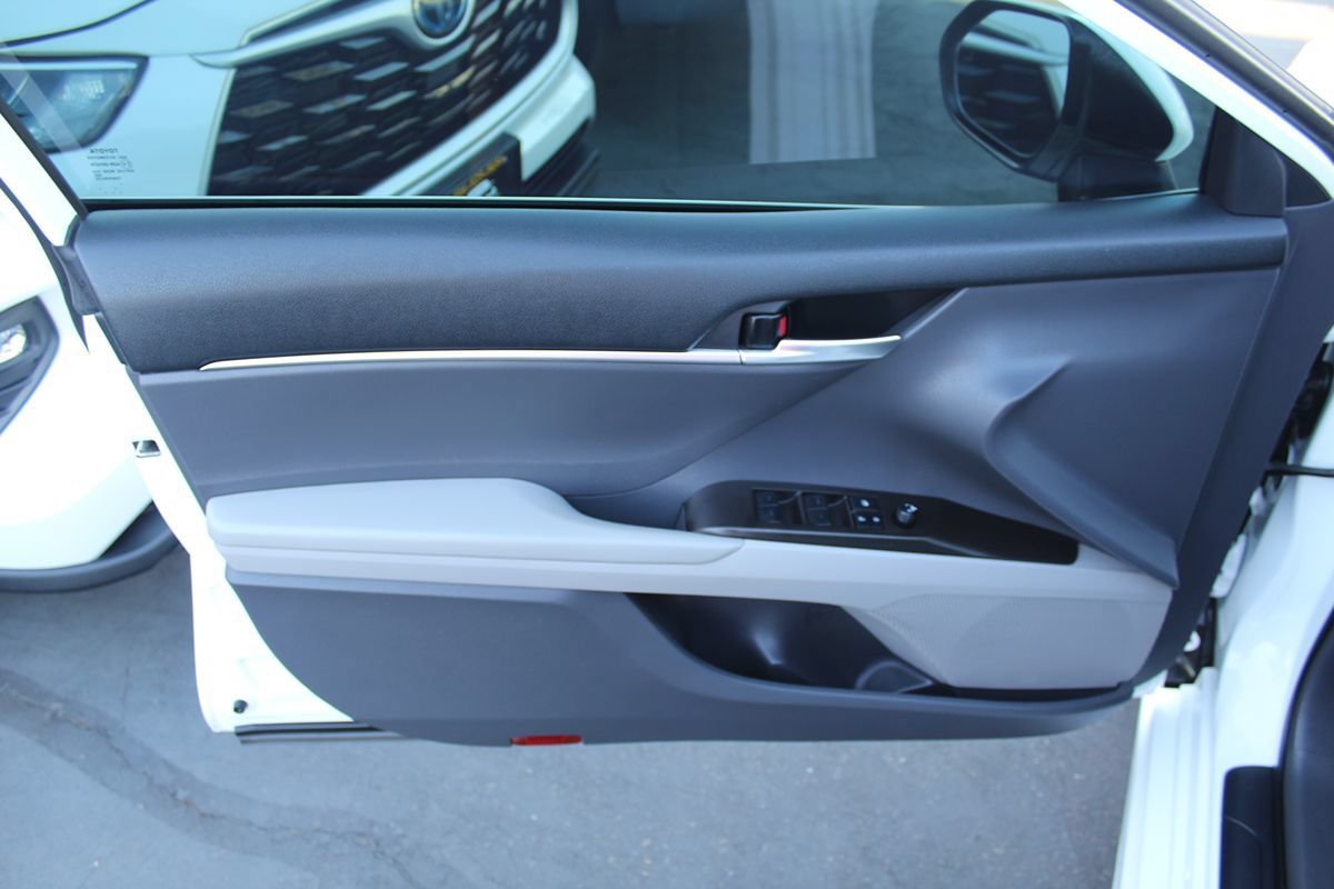 Used 2022 Toyota Camry SE w/ Convenience Package FWD image 16