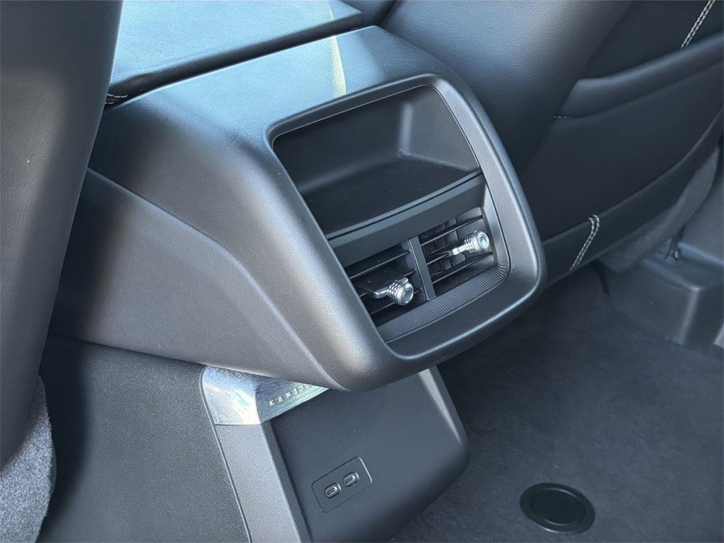 Used 2025 Cadillac Lyriq Luxury image 27