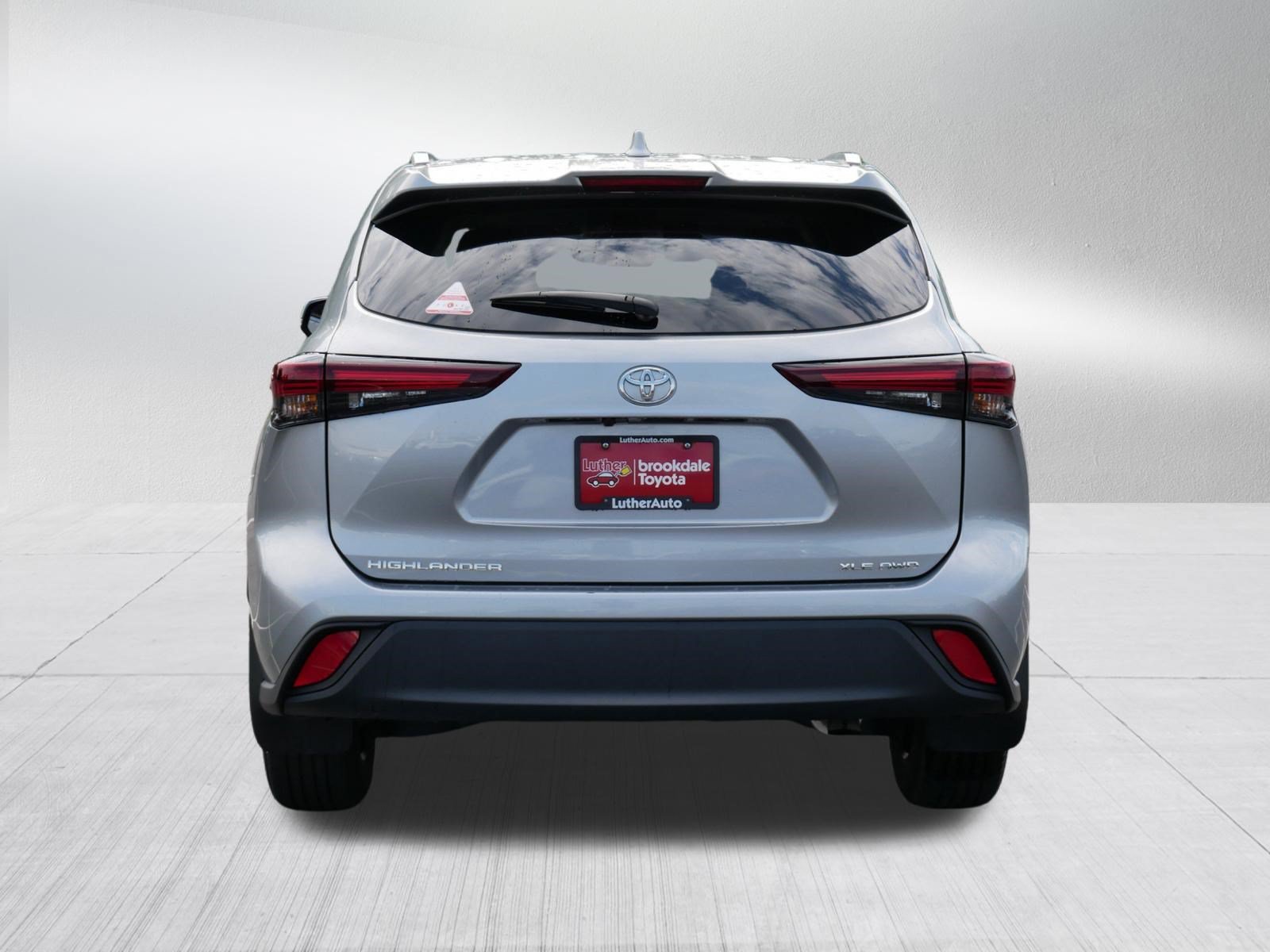 Certified 2025 Toyota Highlander XLE AWD/4WD image 6