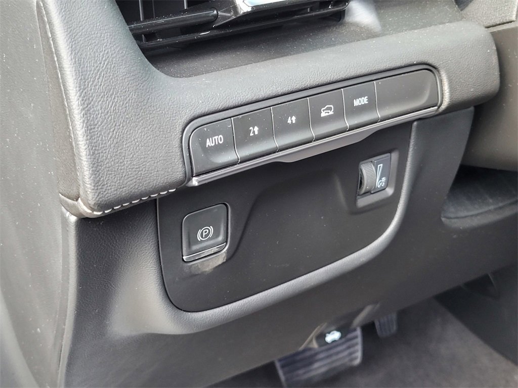 Used 2022 Cadillac Escalade Premium Luxury image 17