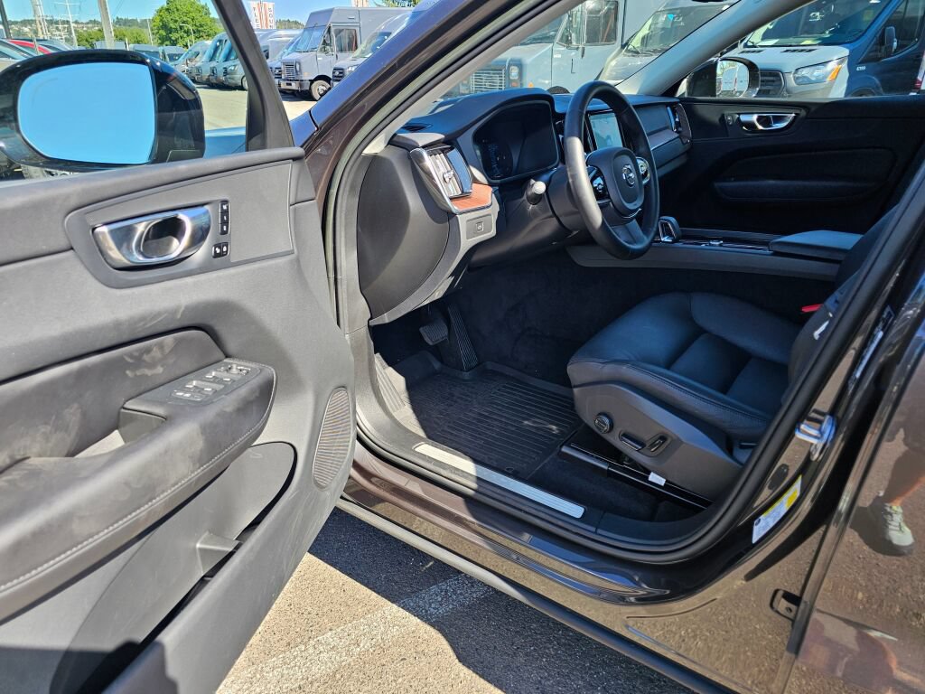 Used 2023 Volvo XC60 B5 Plus w/ Climate Package AWD/4WD image 20