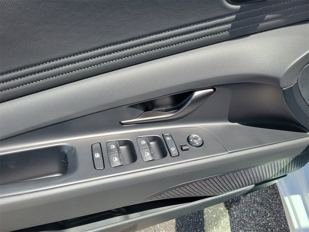 Used 2025 Hyundai Elantra Sport image 7