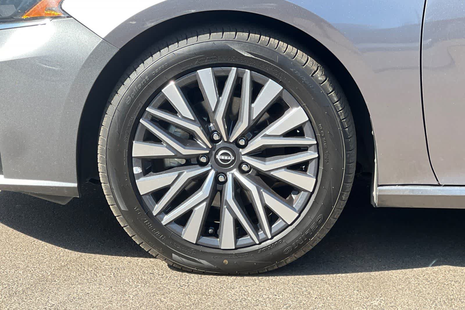 Used 2024 Nissan Altima 2.5 SV FWD image 32