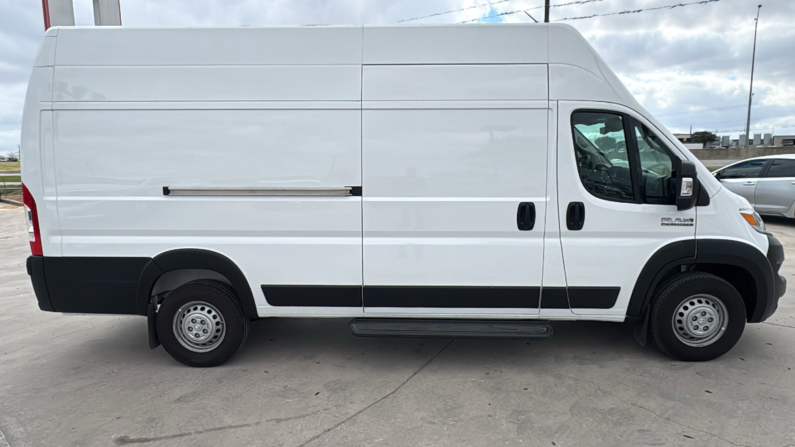 New 2025 RAM ProMaster 3500 w/ Roll-Up Rear Door Package FWD image 4