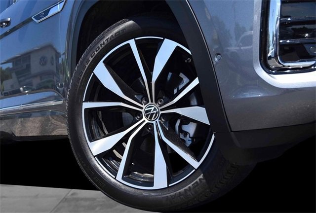 Used 2024 Volkswagen Atlas SEL Premium R-Line image 3