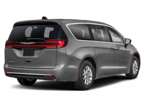 Used 2025 Chrysler Pacifica Limited image 2