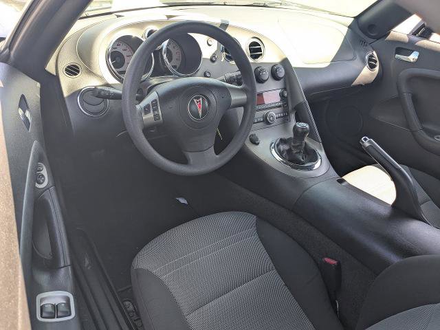 Used 2006 Pontiac Solstice Convertible w/ Power Package RWD image 16