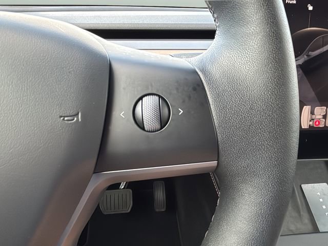 Used 2025 Tesla Model Y Long Range AWD/4WD image 22