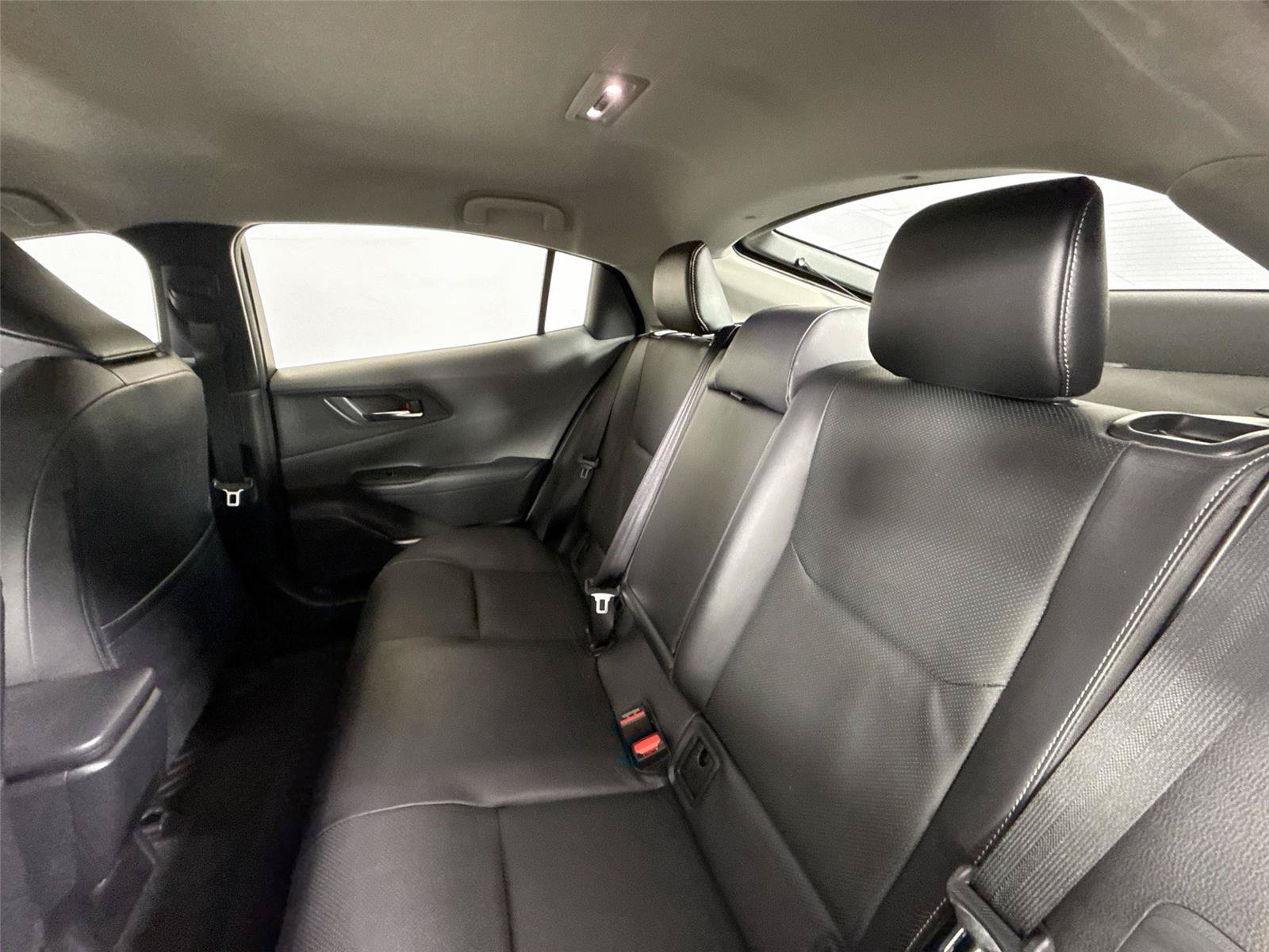 Certified 2025 Toyota Prius XLE FWD image 30