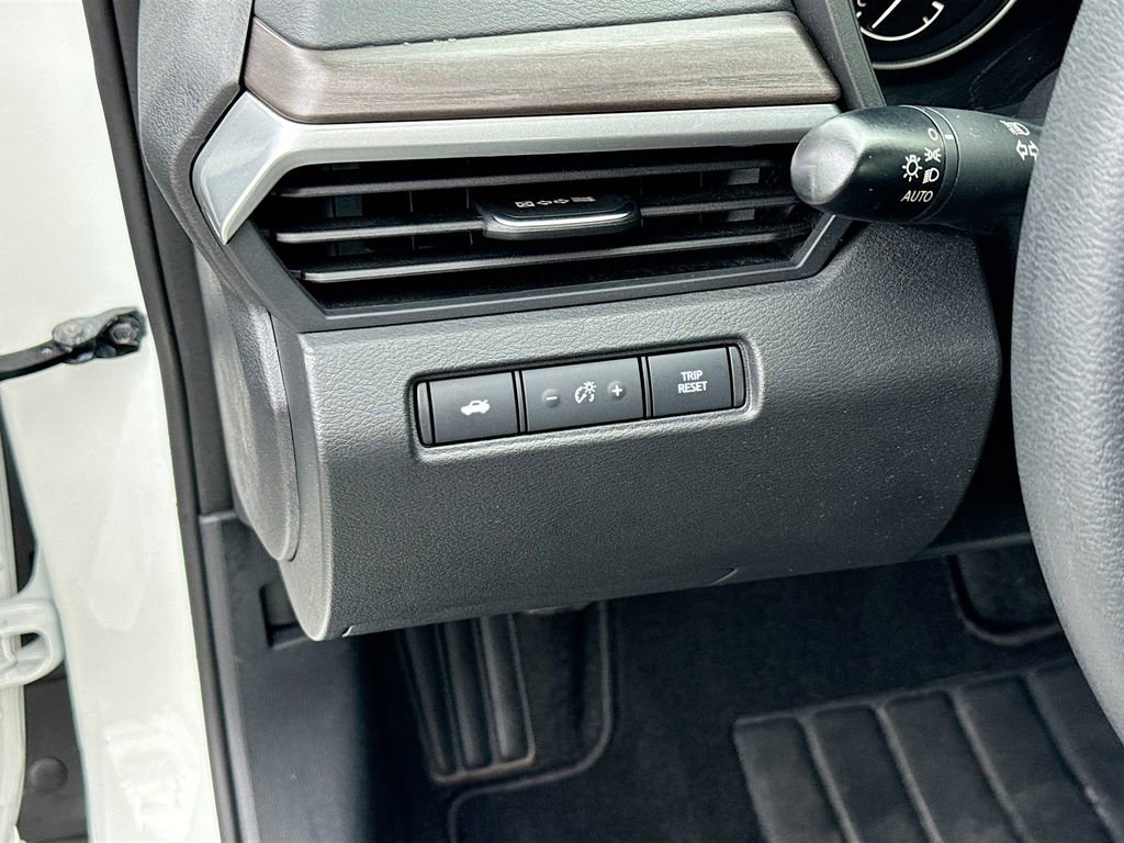 Used 2025 Nissan Altima 2.5 SV image 10