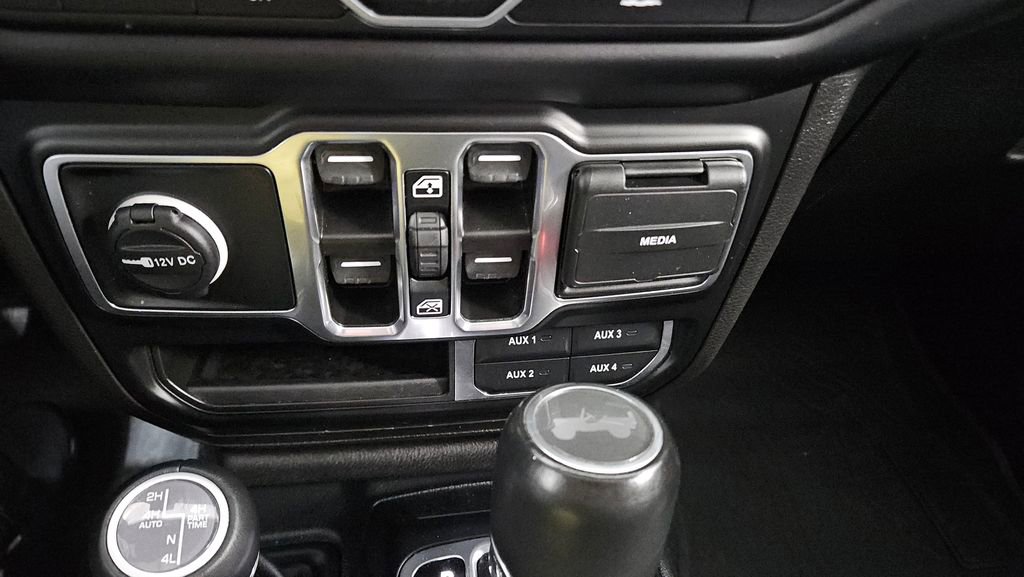 Used 2023 Jeep Wrangler Unlimited Sahara w/ Cold Weather Group image 26