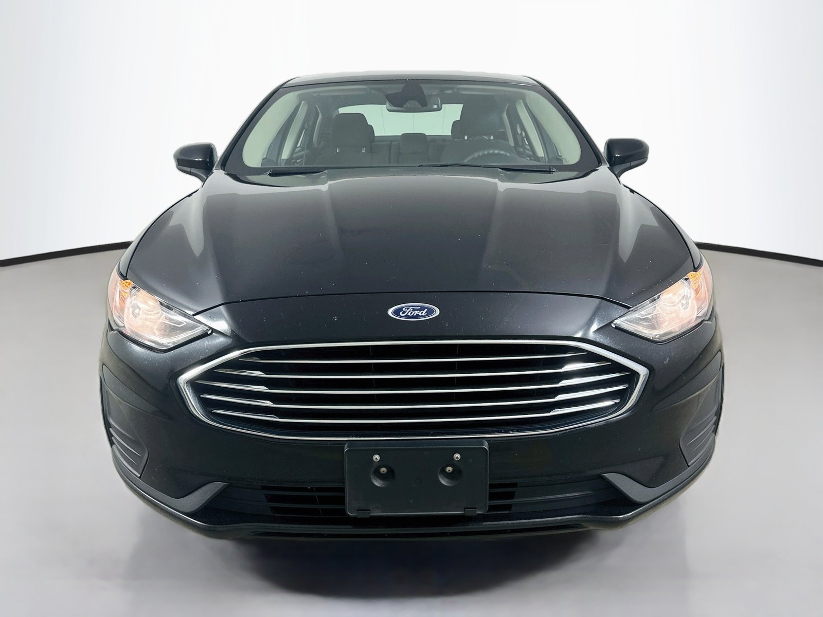 Used 2019 Ford Fusion SE FWD image 2