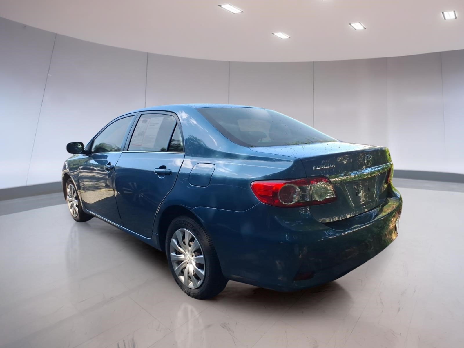 Used 2013 Toyota Corolla LE FWD image 3