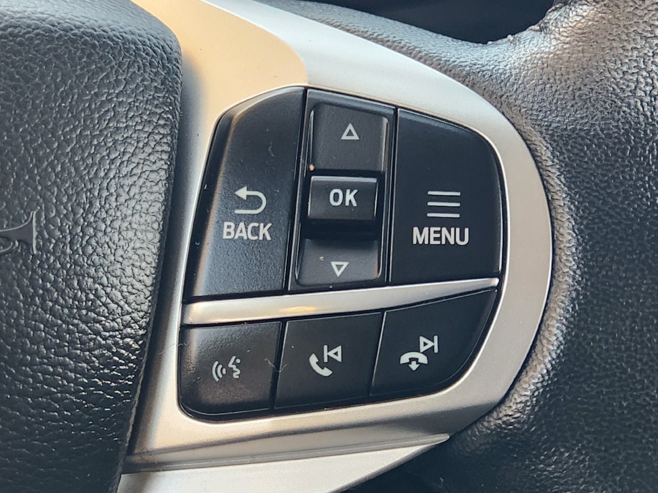 Used 2023 Ford Explorer Limited w/ Equipment Group 301A AWD/4WD image 28