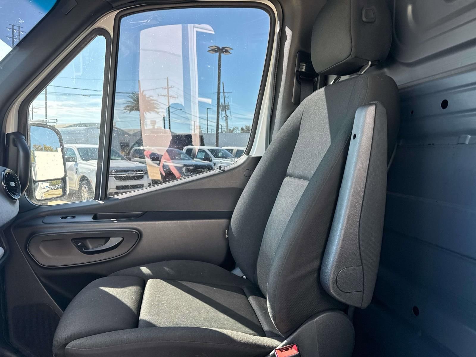 Used 2020 Freightliner Sprinter 2500 RWD image 20