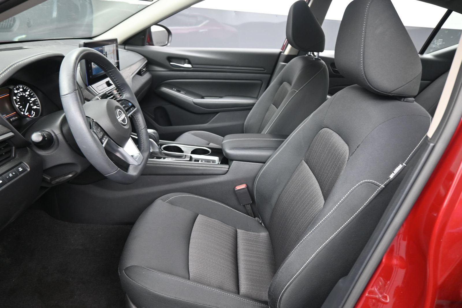 Used 2024 Nissan Altima 2.5 SV w/ SV Premium Package FWD image 9