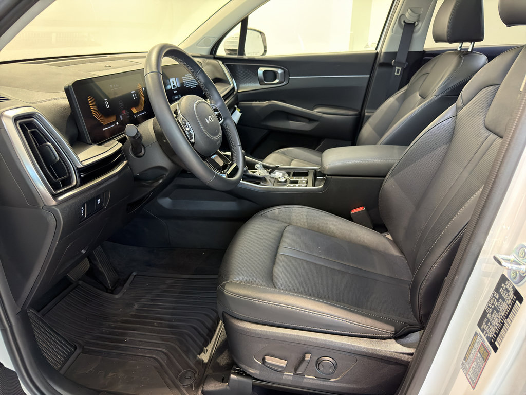 Used 2025 Kia Sorento S w/ Panoramic Sunroof Package FWD image 12