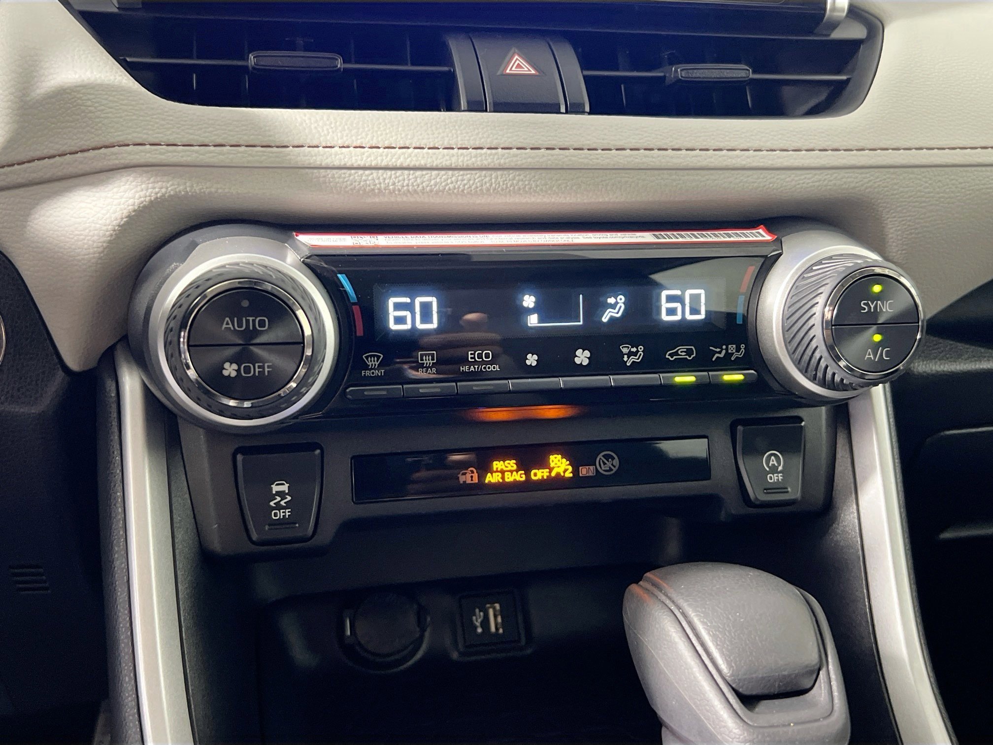 Used 2025 Toyota RAV4 XLE w/ Convenience Package image 27