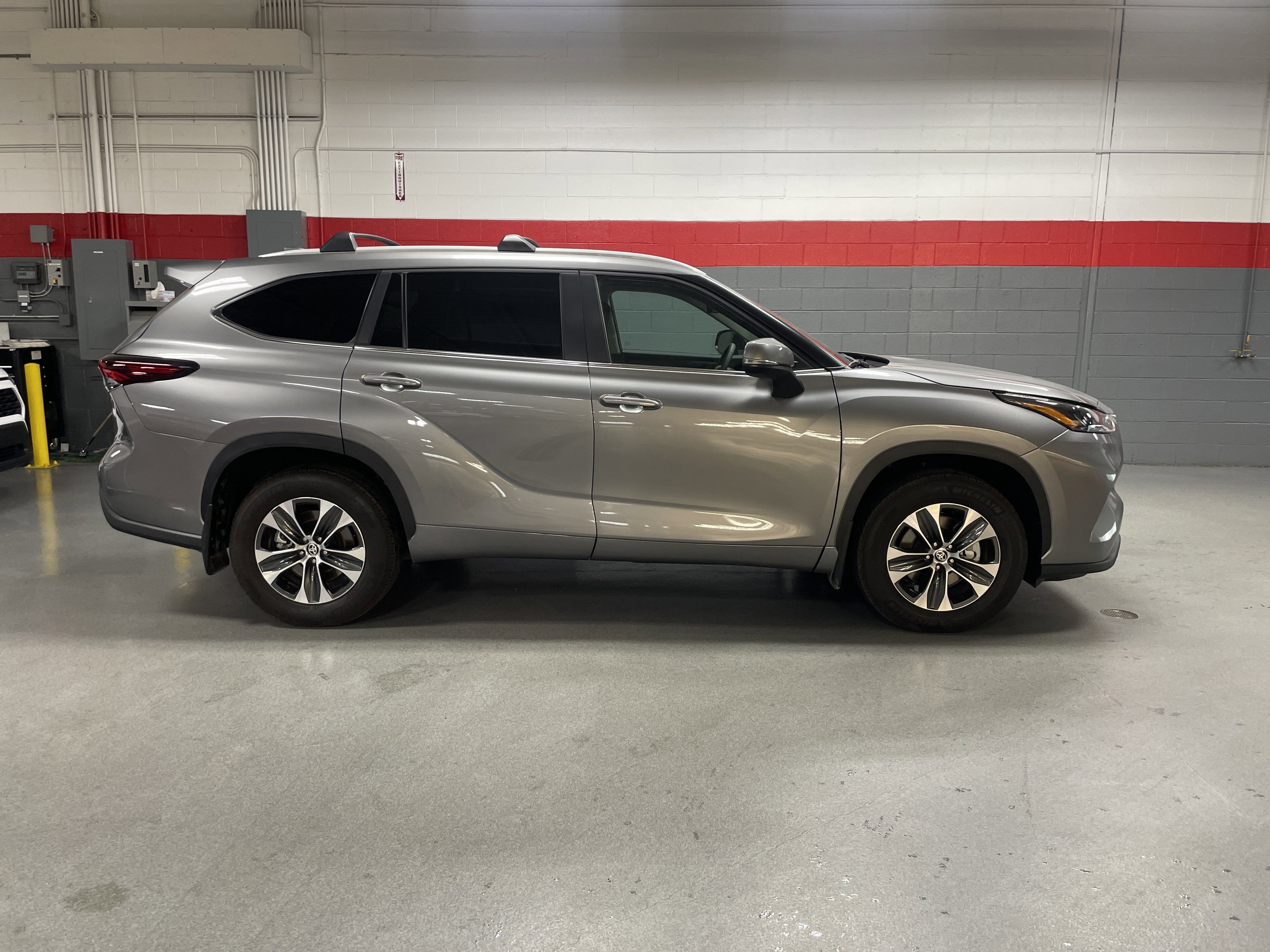 Used 2026 Toyota Highlander XLE image 37