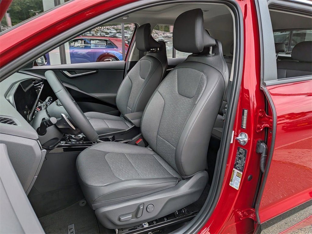 Used 2024 Kia Niro SX Touring image 24
