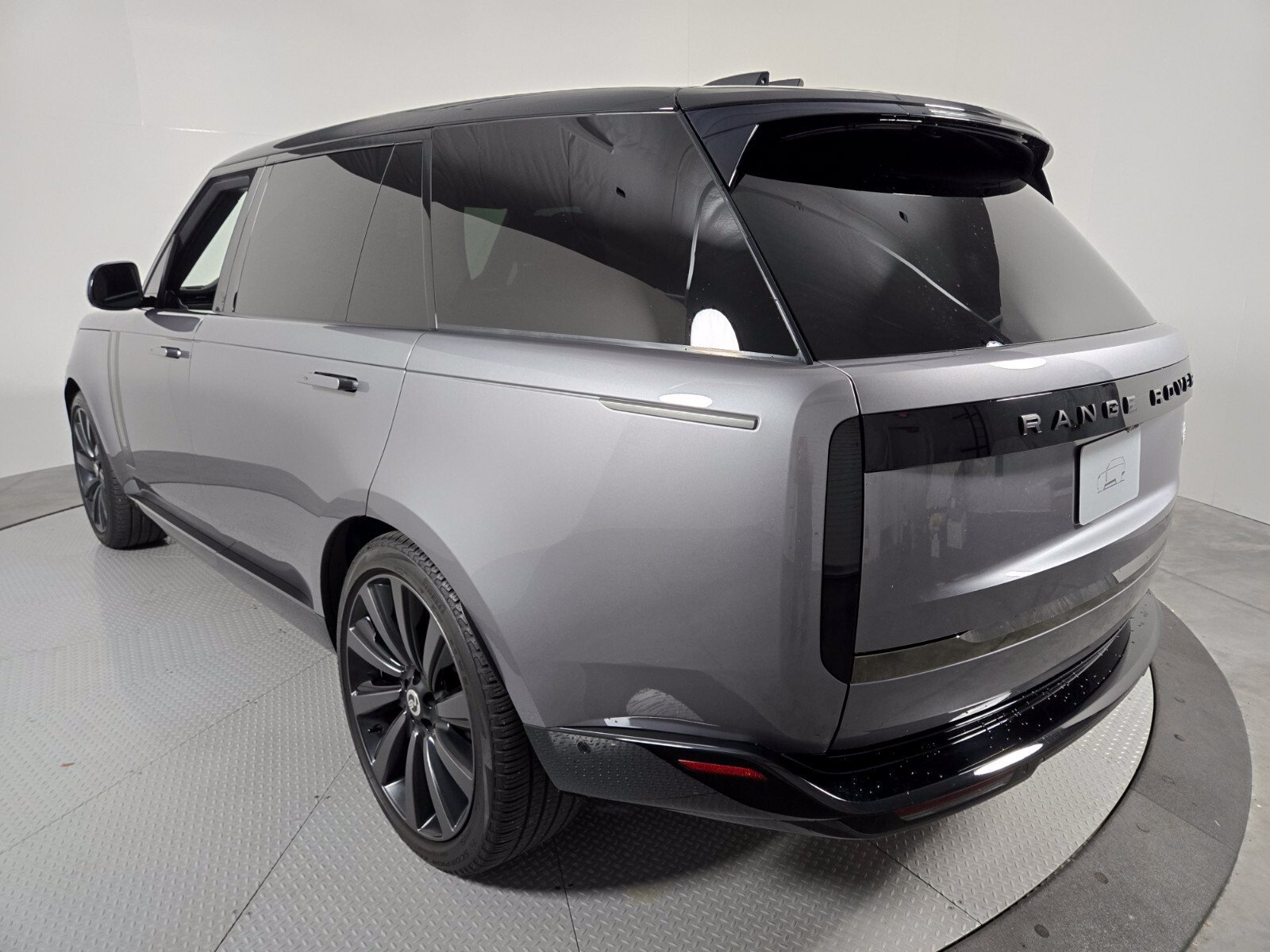 Used 2023 Land Rover Range Rover SV AWD/4WD image 17