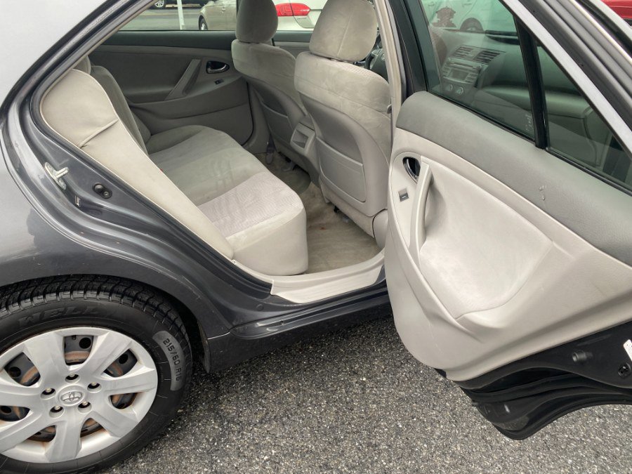 Used 2010 Toyota Camry LE image 13