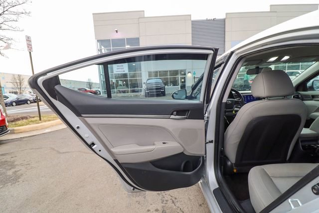 Used 2017 Hyundai Elantra SE image 32