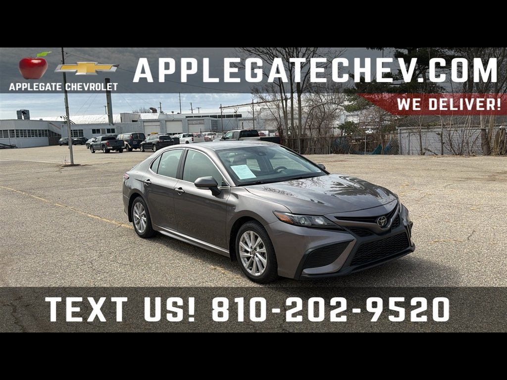 Used 2024 Toyota Camry SE FWD image 1