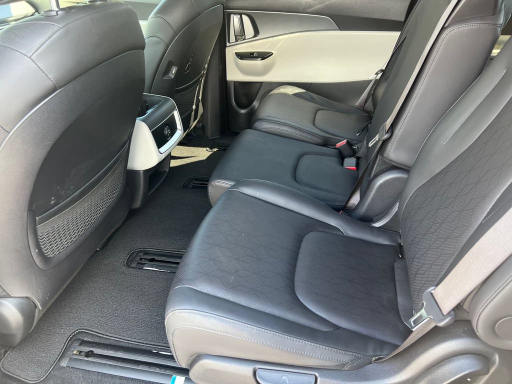 Used 2024 Kia Carnival LX FWD image 12