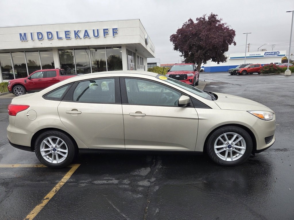 Used 2018 Ford Focus SE image 2