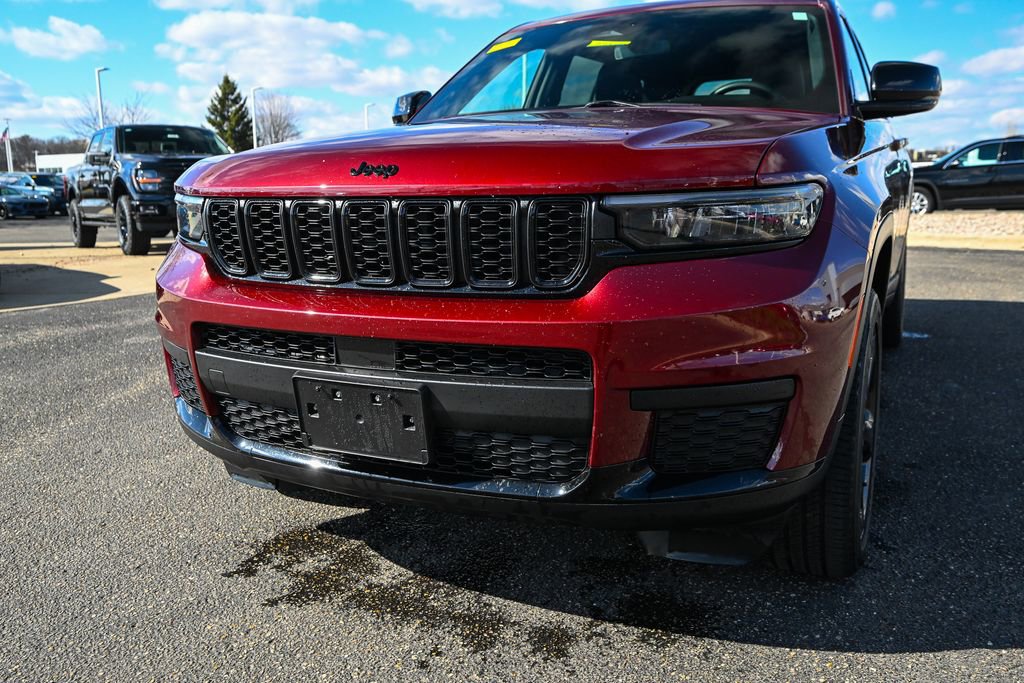 Used 2023 Jeep Grand Cherokee L Laredo image 11